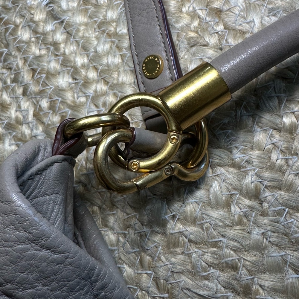 Marc by Marc Jacobs Beige/Grey Leather Crossbody Interlock Hobo Bag - Picture 3 of 7